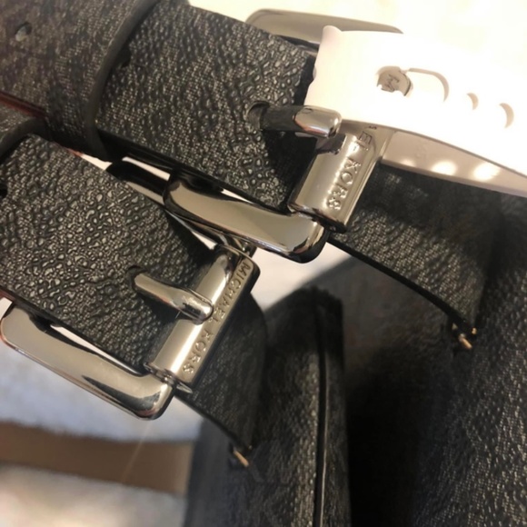 Authentic Michael Kors Belt/Bum/Sling Bag - Picture 2 of 5